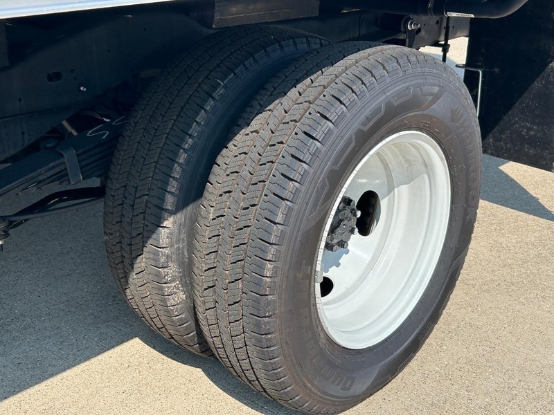 Ford E-Series Cutaway Vehicle Full-screen Gallery Image 20