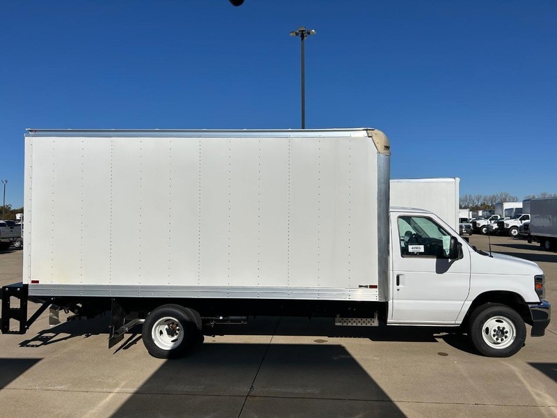 Ford E-Series Cutaway Vehicle Full-screen Gallery Image 2