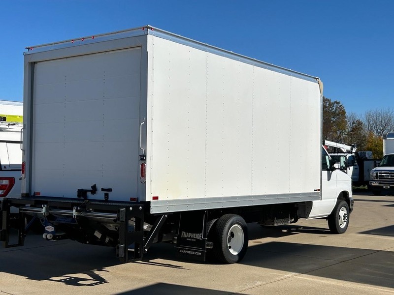 Ford E-Series Cutaway Vehicle Full-screen Gallery Image 3