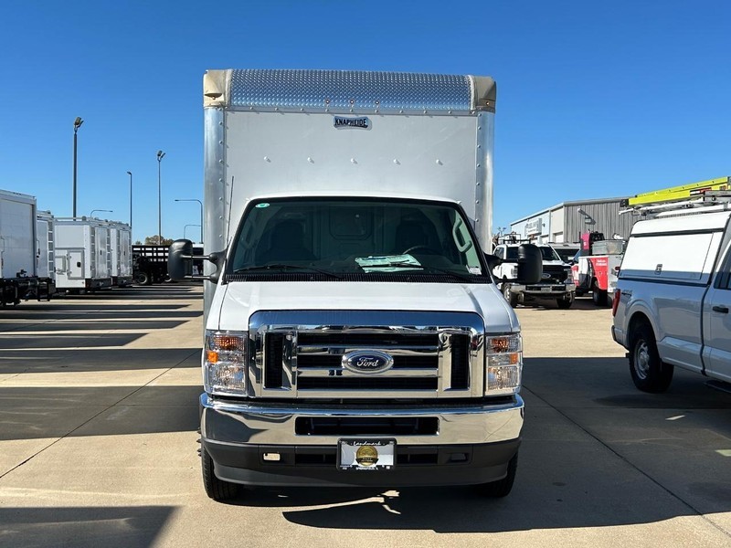 Ford E-Series Cutaway Vehicle Full-screen Gallery Image 4