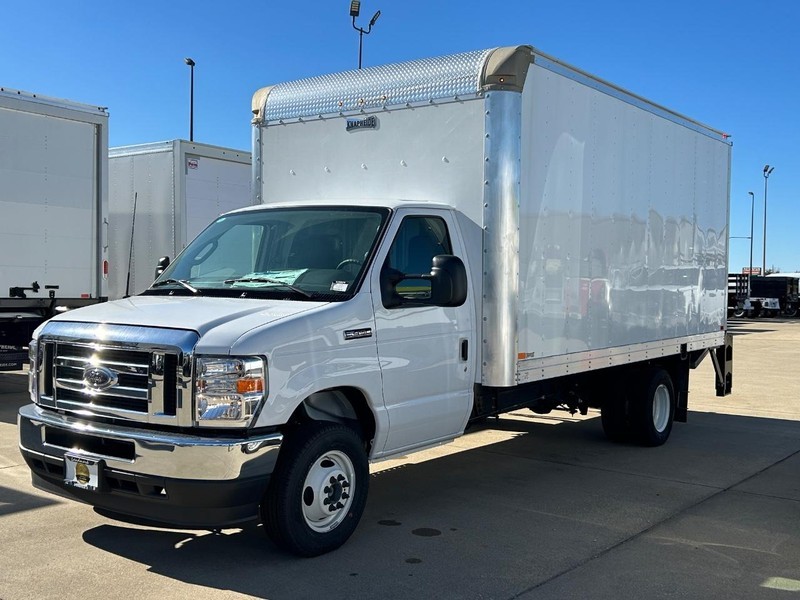 Ford E-Series Cutaway Vehicle Full-screen Gallery Image 5