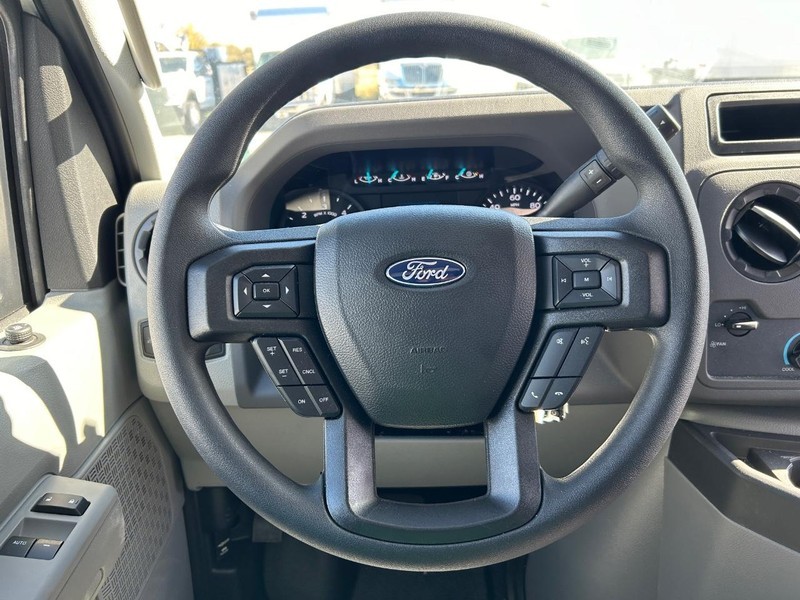 Ford E-Series Cutaway Vehicle Full-screen Gallery Image 11