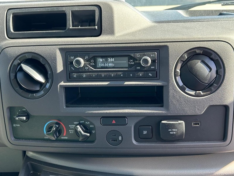 Ford E-Series Cutaway Vehicle Full-screen Gallery Image 12