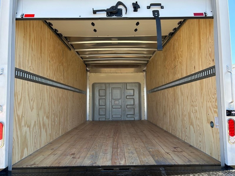 Ford E-Series Cutaway Vehicle Full-screen Gallery Image 14