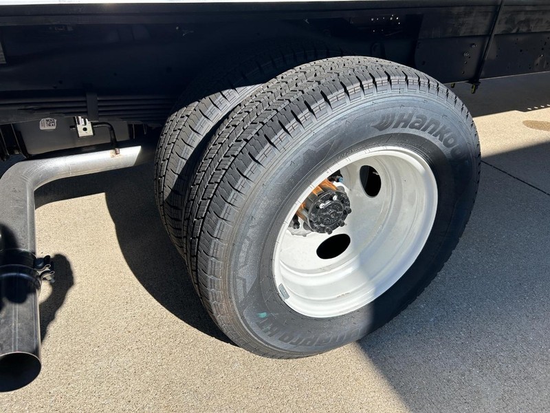 Ford E-Series Cutaway Vehicle Full-screen Gallery Image 15