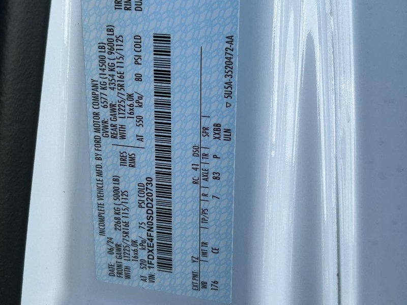 Ford E-Series Cutaway Vehicle Full-screen Gallery Image 16