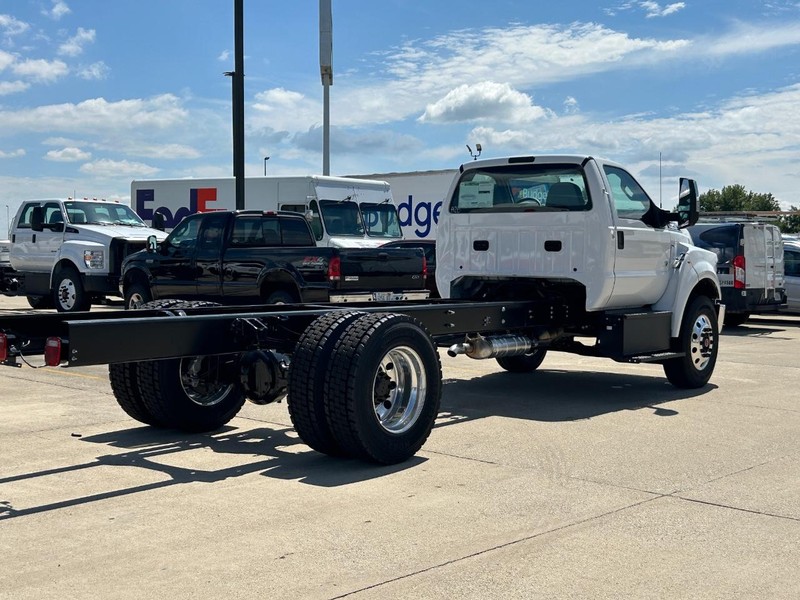 Ford F-750 Straight Frame Gas Vehicle Full-screen Gallery Image 3