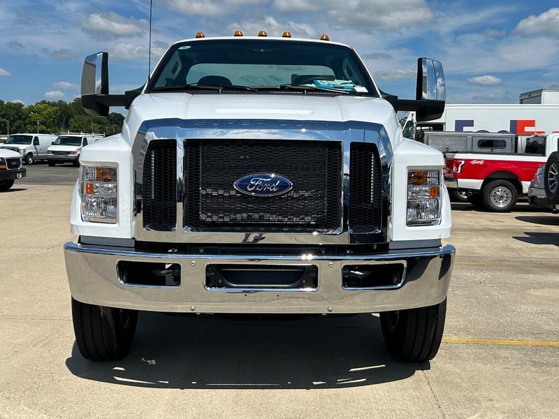Ford F-750 Straight Frame Gas Vehicle Full-screen Gallery Image 4