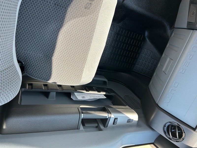 Ford F-750 Straight Frame Gas Vehicle Full-screen Gallery Image 16