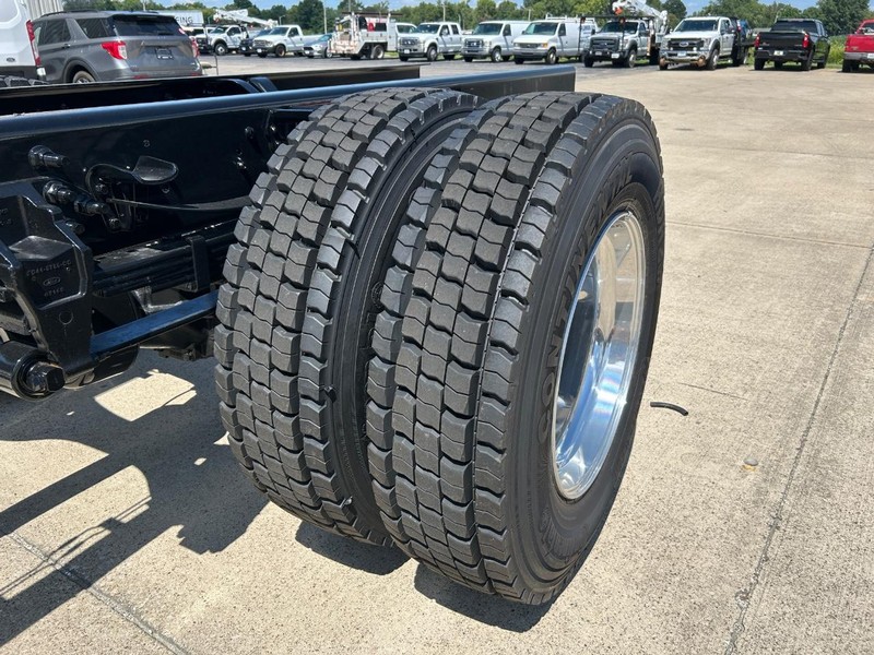 Ford F-750 Straight Frame Gas Vehicle Full-screen Gallery Image 17