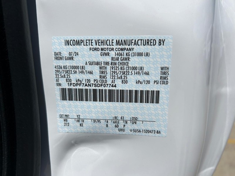 Ford F-750 Straight Frame Gas Vehicle Full-screen Gallery Image 18