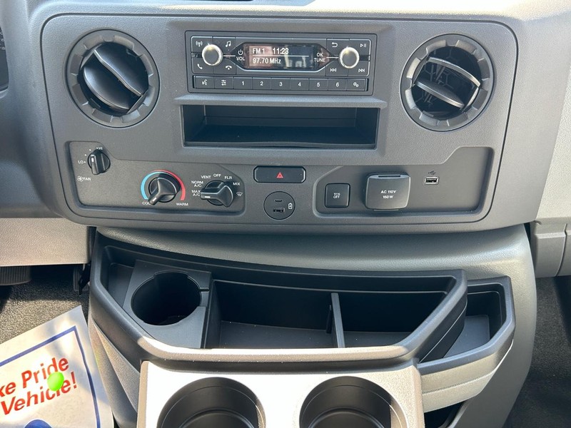 Ford E-Series Cutaway Vehicle Full-screen Gallery Image 10