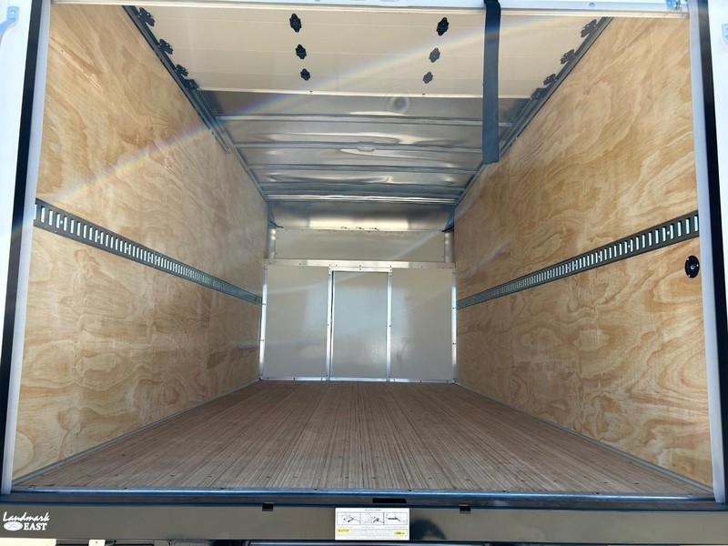 Ford E-Series Cutaway Vehicle Full-screen Gallery Image 11