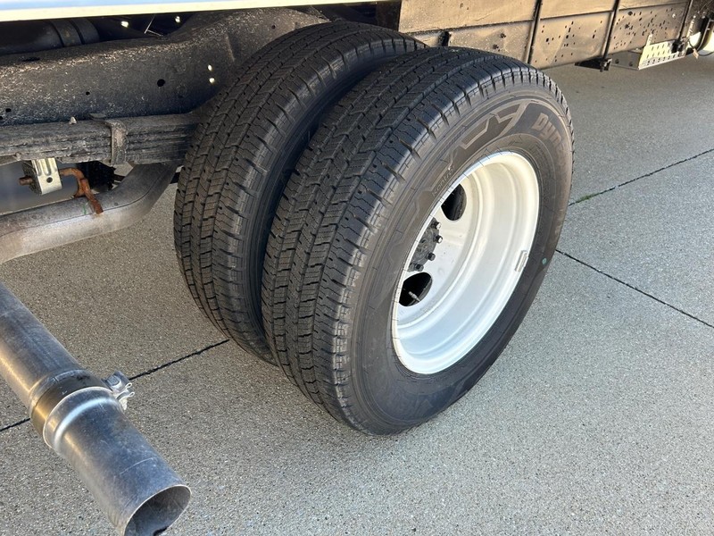 Ford E-Series Cutaway Vehicle Full-screen Gallery Image 13