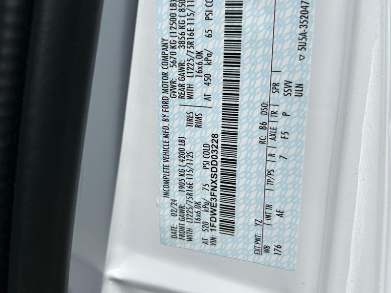 Ford E-Series Cutaway Vehicle Full-screen Gallery Image 15