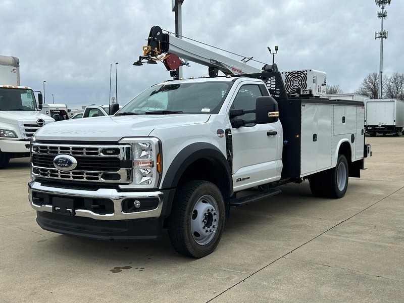 Ford Super Duty F-550 DRW Vehicle Full-screen Gallery Image 5