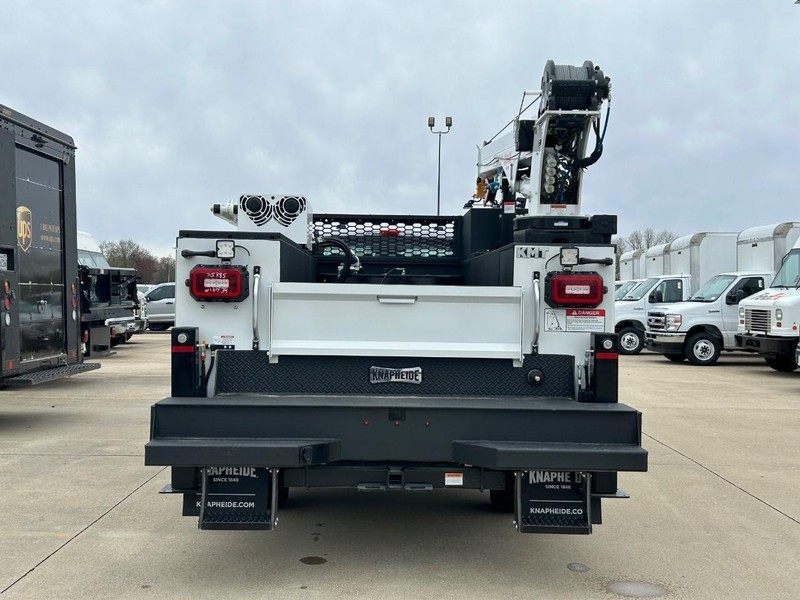 Ford Super Duty F-550 DRW Vehicle Full-screen Gallery Image 6
