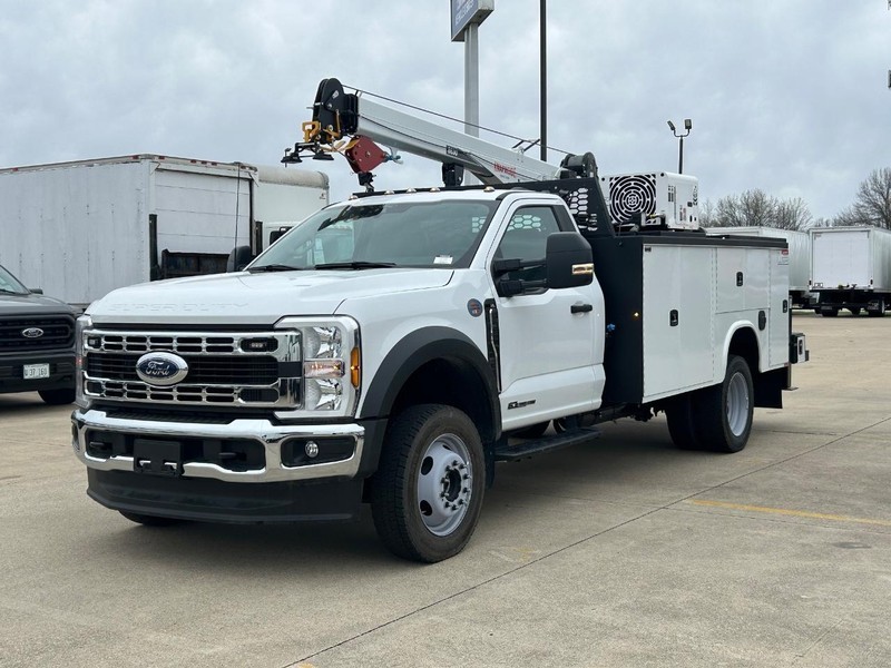 Ford Super Duty F-550 DRW Vehicle Full-screen Gallery Image 5