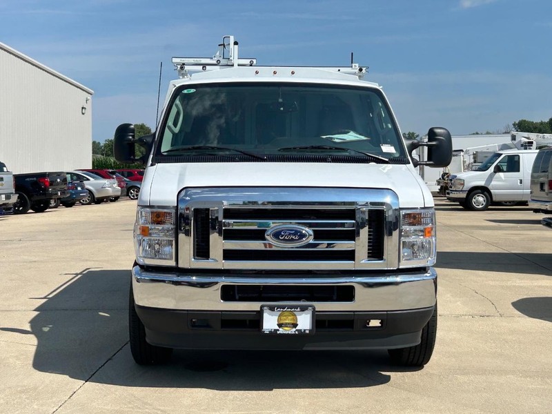 Ford E-Series Cutaway Vehicle Full-screen Gallery Image 3