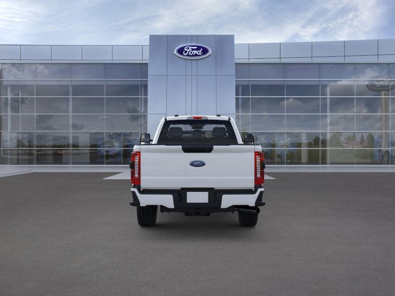 Ford Super Duty F-350 SRW Vehicle Full-screen Gallery Image 5