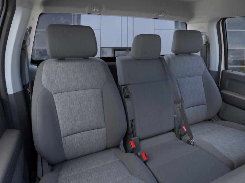 Ford Super Duty F-350 SRW Vehicle Full-screen Gallery Image 10