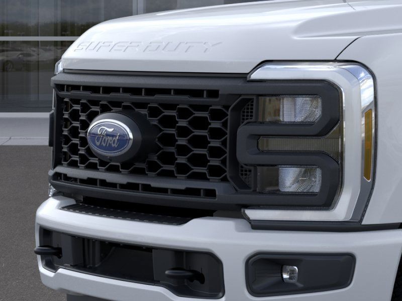 Ford Super Duty F-350 SRW Vehicle Full-screen Gallery Image 17