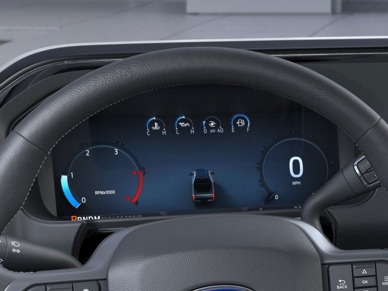 Ford Super Duty F-350 SRW Vehicle Full-screen Gallery Image 13