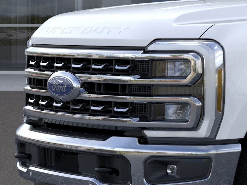 Ford Super Duty F-350 SRW Vehicle Full-screen Gallery Image 17