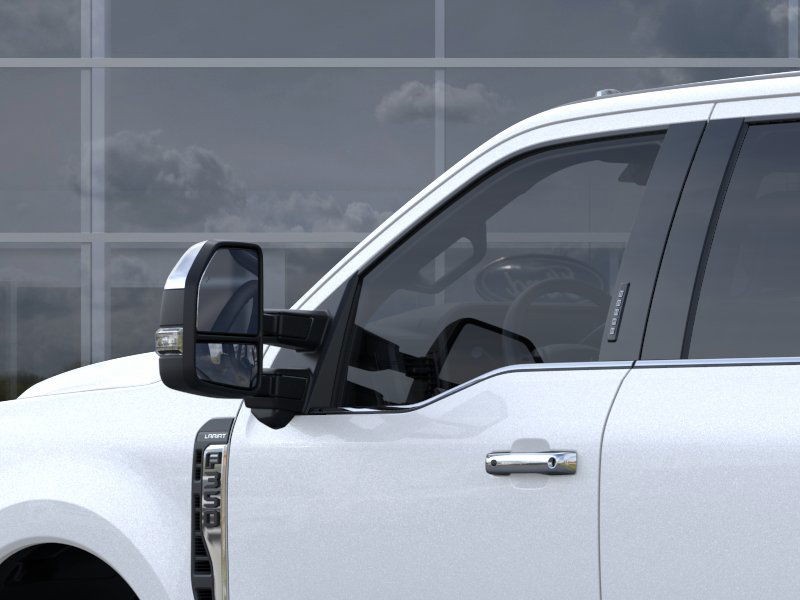 Ford Super Duty F-350 SRW Vehicle Full-screen Gallery Image 20