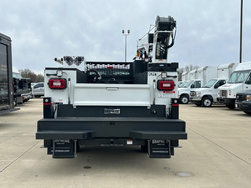 Ford Super Duty F-550 DRW Vehicle Full-screen Gallery Image 6