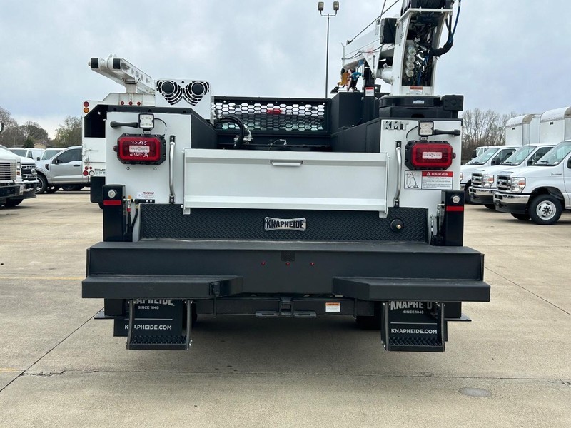 Ford Super Duty F-550 DRW Vehicle Full-screen Gallery Image 6