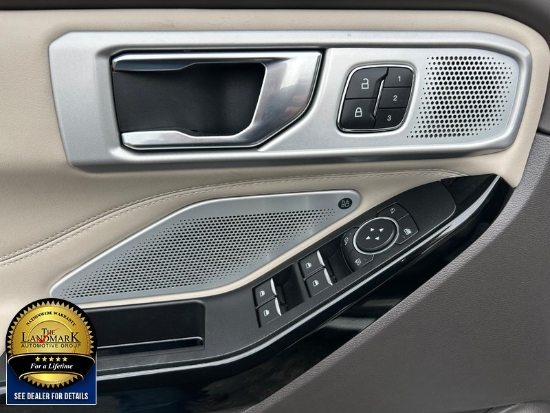 Ford Explorer Vehicle Full-screen Gallery Image 8