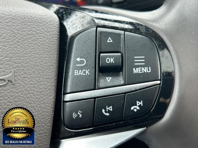 Ford Explorer Vehicle Full-screen Gallery Image 11