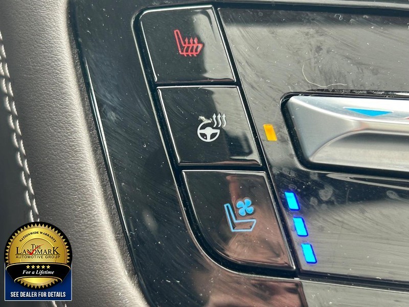 Ford Explorer Vehicle Full-screen Gallery Image 14