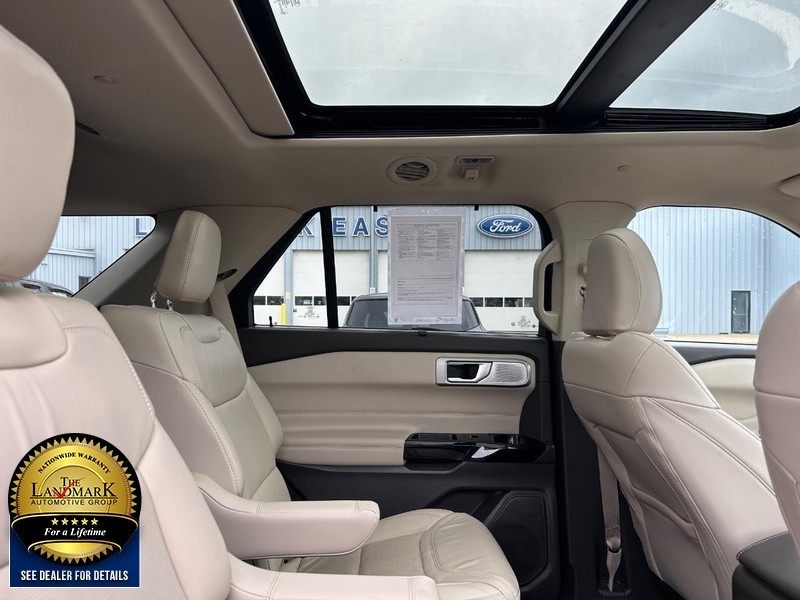 Ford Explorer Vehicle Full-screen Gallery Image 16