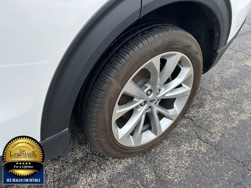 Ford Explorer Vehicle Full-screen Gallery Image 23