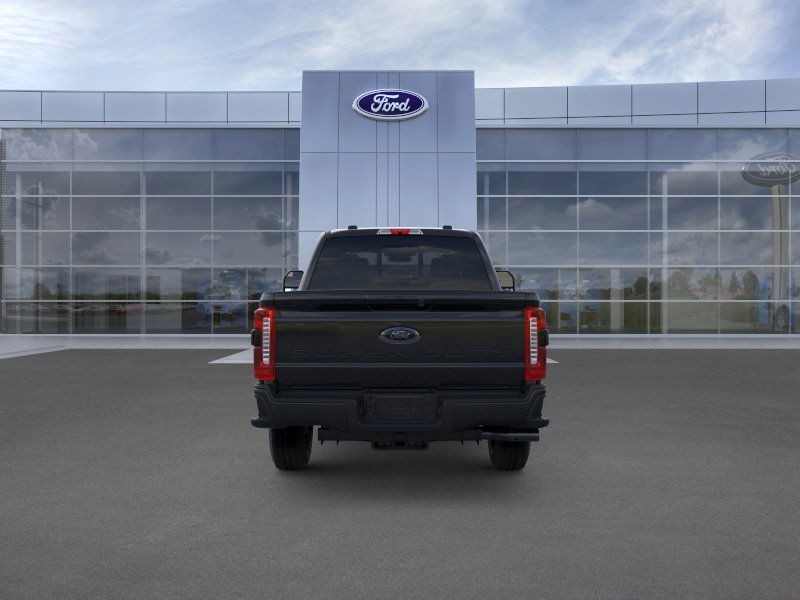 Ford Super Duty F-350 SRW Vehicle Full-screen Gallery Image 5