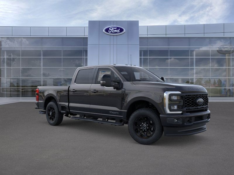 Ford Super Duty F-350 SRW Vehicle Full-screen Gallery Image 7