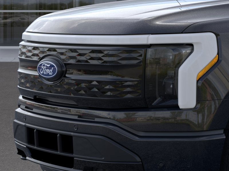 Ford F-150 Lightning Vehicle Full-screen Gallery Image 17