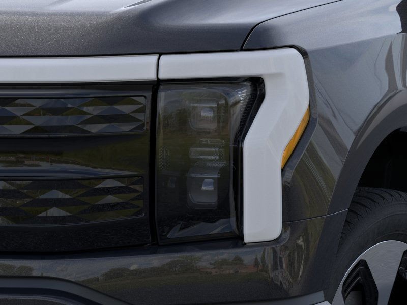 Ford F-150 Lightning Vehicle Full-screen Gallery Image 18