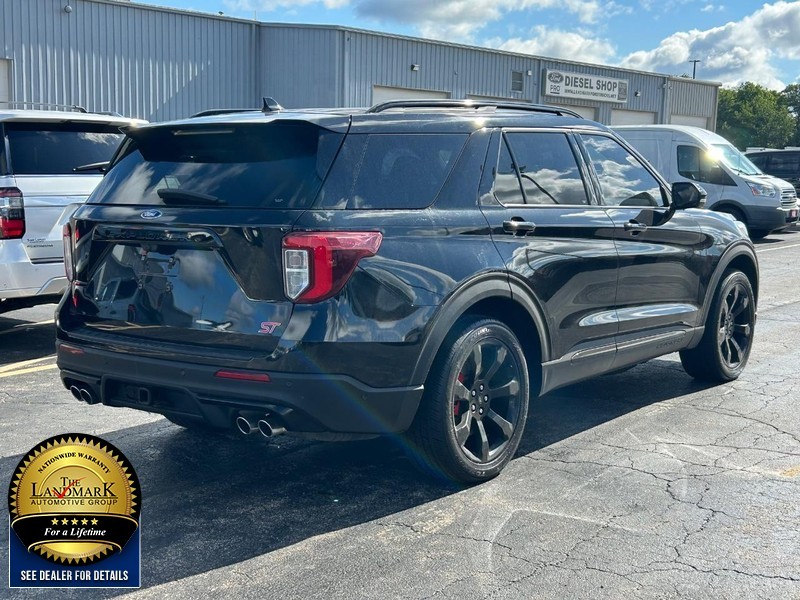 Ford Explorer Vehicle Full-screen Gallery Image 3