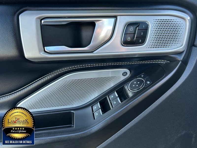Ford Explorer Vehicle Full-screen Gallery Image 8