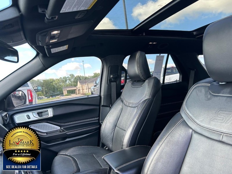 Ford Explorer Vehicle Full-screen Gallery Image 9