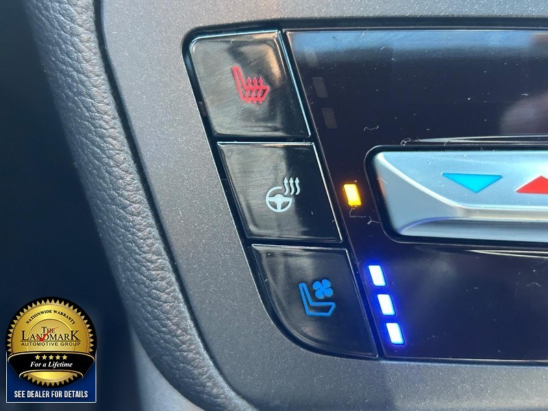 Ford Explorer Vehicle Full-screen Gallery Image 14