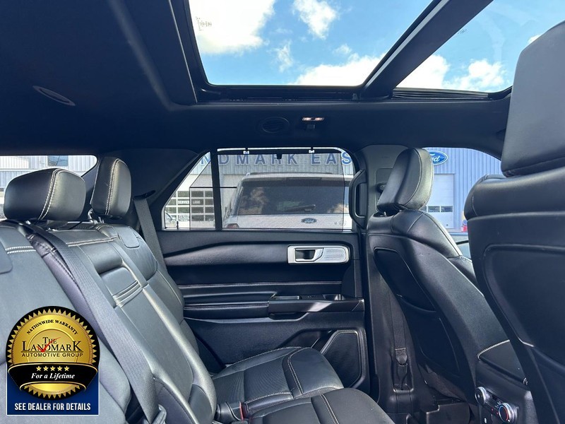 Ford Explorer Vehicle Full-screen Gallery Image 16