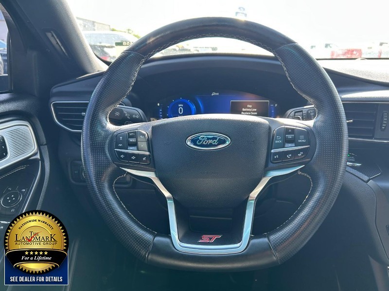 Ford Explorer Vehicle Full-screen Gallery Image 21