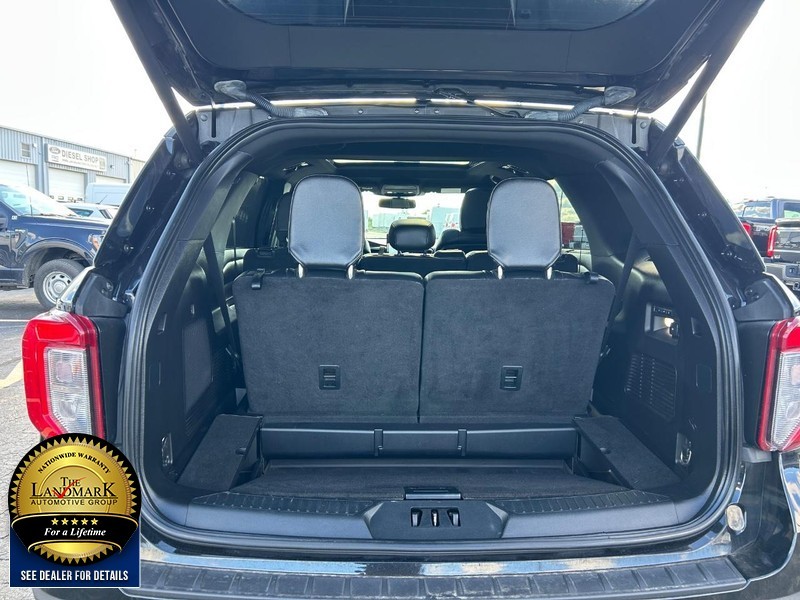 Ford Explorer Vehicle Full-screen Gallery Image 23