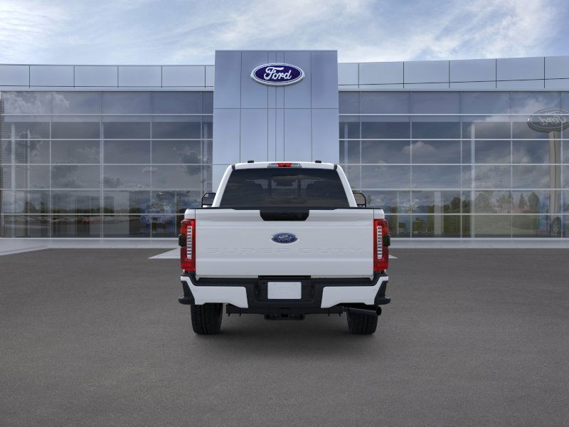 Ford Super Duty F-250 SRW Vehicle Full-screen Gallery Image 5
