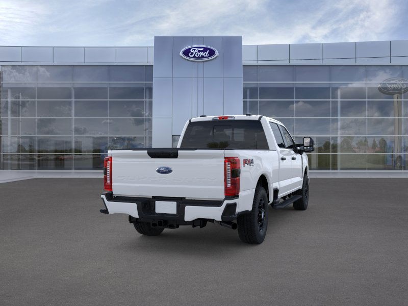 Ford Super Duty F-250 SRW Vehicle Full-screen Gallery Image 8