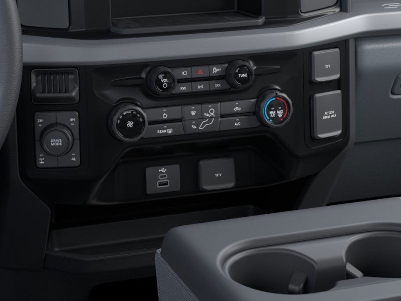 Ford Super Duty F-250 SRW Vehicle Full-screen Gallery Image 15